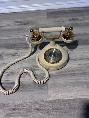 Western Electric Cream French/Continental Style Rotary Princess Telephone